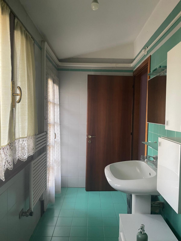 Grazioso trilocale in affitto nel cuore di Santa Bertilla, situato in una posizione strategica a ...