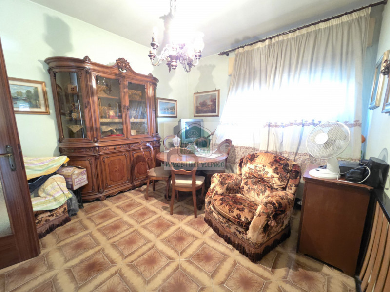 Ampia Casa Singola su Lotto di 1.150 mq – Soluzione Bi-familiare con Laboratorio

In zona tranqui...