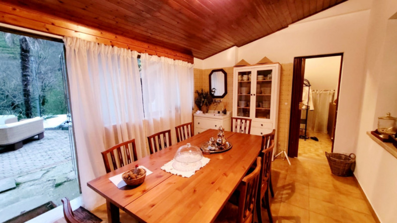 UNA CASA BIFAMILIARE E IL SUO SOGNO!

Dimenticati di essere nel 2026.
Dimenticati di tutti i prob...