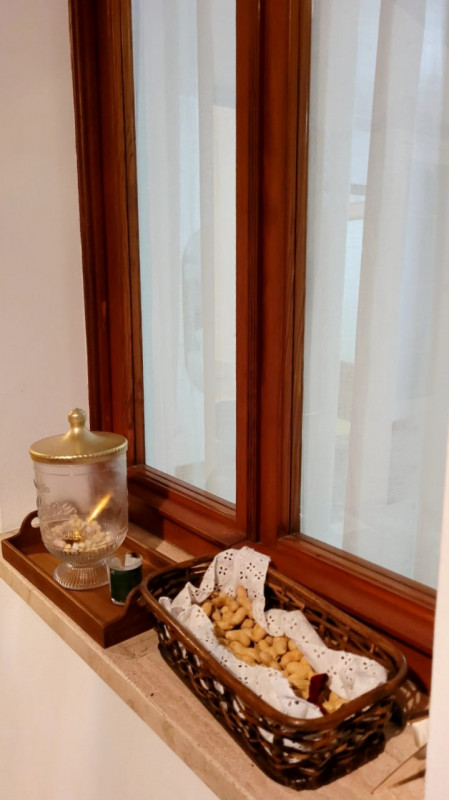 UNA CASA BIFAMILIARE E IL SUO SOGNO!

Dimenticati di essere nel 2026.
Dimenticati di tutti i prob...