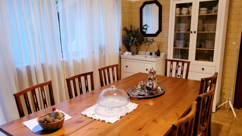 UNA CASA BIFAMILIARE E IL SUO SOGNO!

Dimenticati di essere nel 2026.
Dimenticati di tutti i prob...