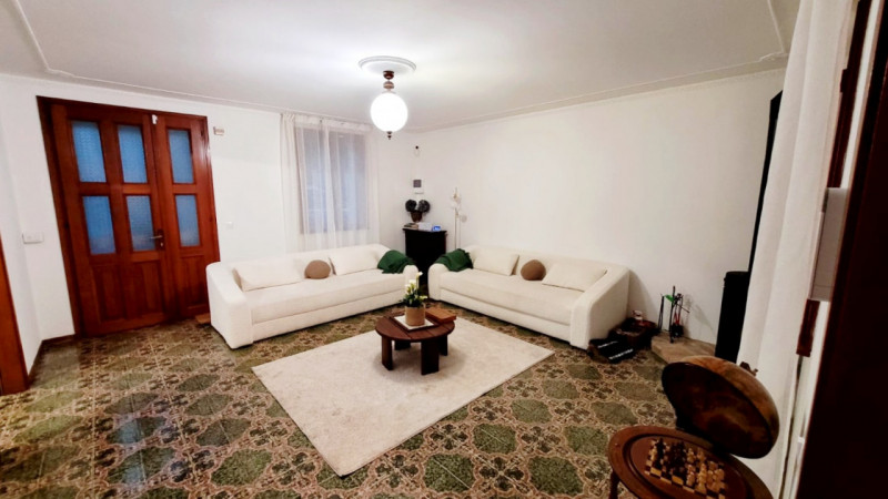 UNA CASA BIFAMILIARE E IL SUO SOGNO!

Dimenticati di essere nel 2026.
Dimenticati di tutti i prob...