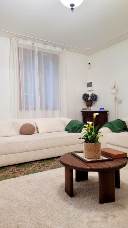 UNA CASA BIFAMILIARE E IL SUO SOGNO!

Dimenticati di essere nel 2026.
Dimenticati di tutti i prob...