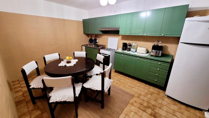 UNA CASA BIFAMILIARE E IL SUO SOGNO!

Dimenticati di essere nel 2026.
Dimenticati di tutti i prob...