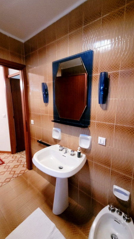 UNA CASA BIFAMILIARE E IL SUO SOGNO!

Dimenticati di essere nel 2026.
Dimenticati di tutti i prob...