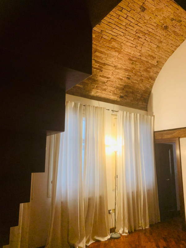 APPARTAMENTO ARREDATO IN PRESTIGIOSO PALAZZO STORICO CON ASCENSORE. EURO 800 MENSILI + 50 DI SPES...