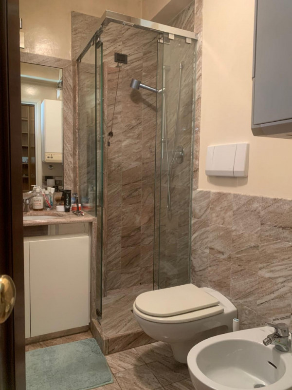 APPARTAMENTO ARREDATO IN PRESTIGIOSO PALAZZO STORICO CON ASCENSORE. EURO 800 MENSILI + 50 DI SPES...