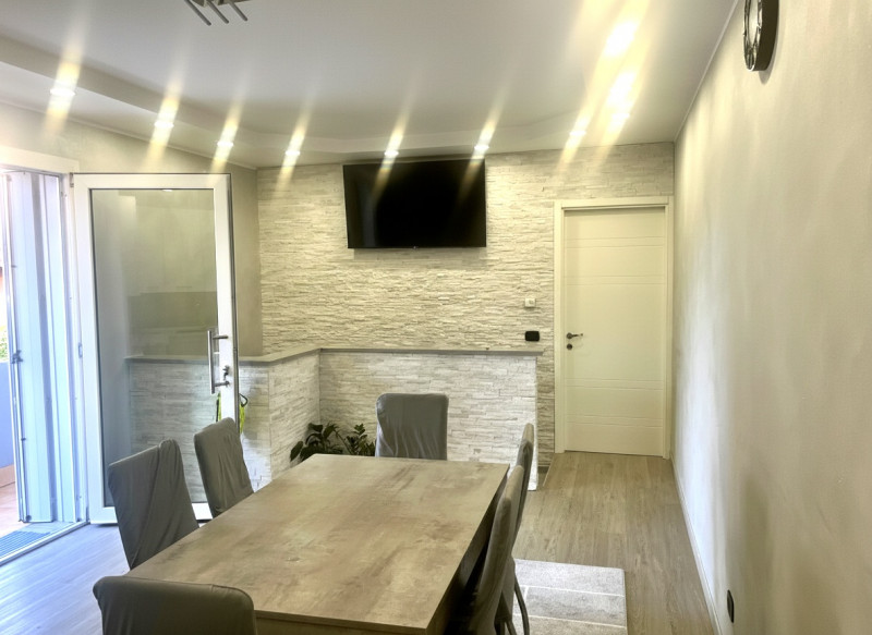 CASALSERUGO centro vendesi appartamento in zona residenziale completamente ristrutturato internam...