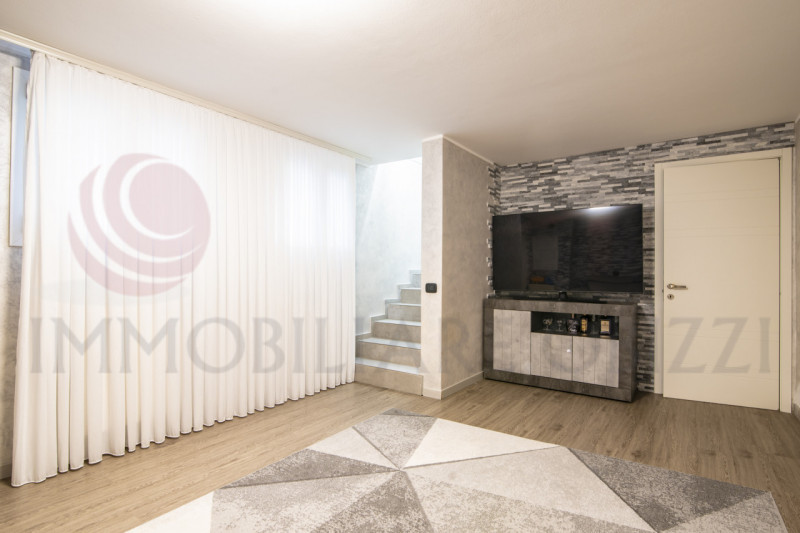 CASALSERUGO centro vendesi appartamento in zona residenziale completamente ristrutturato internam...