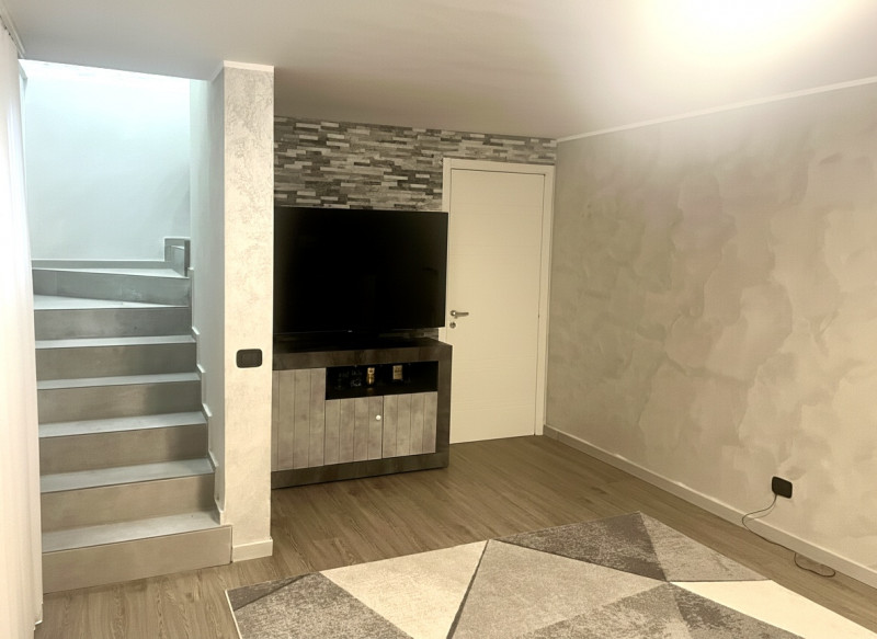 CASALSERUGO centro vendesi appartamento in zona residenziale completamente ristrutturato internam...