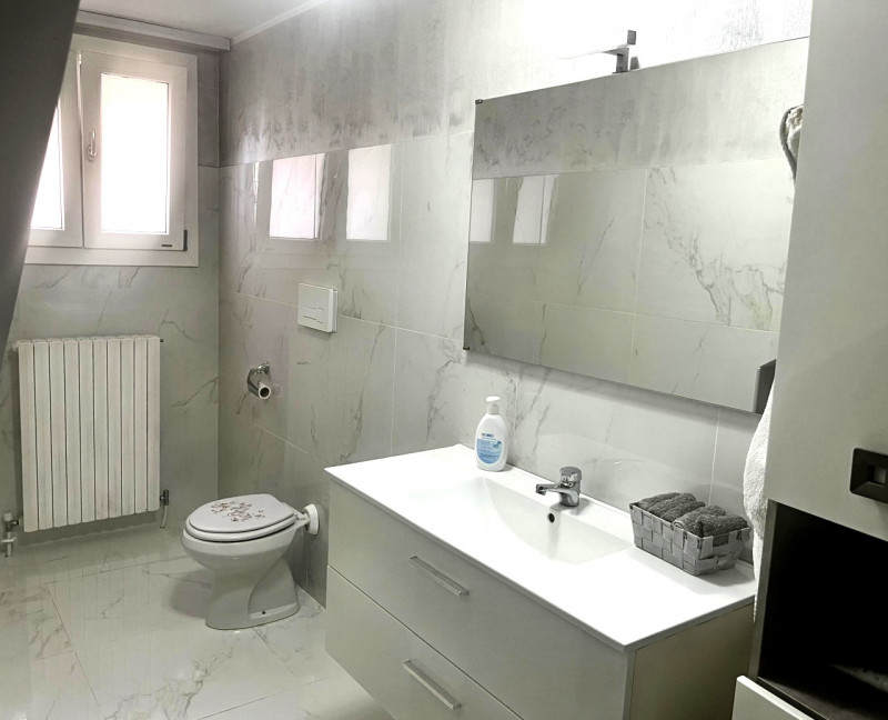 CASALSERUGO centro vendesi appartamento in zona residenziale completamente ristrutturato internam...