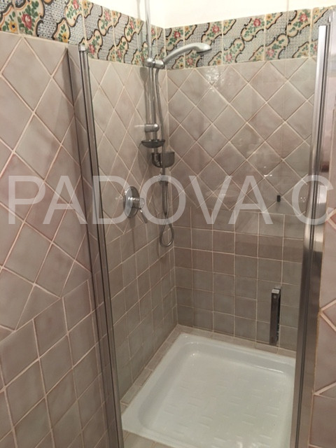 SOLO REFERENZIATI 

Scopri un'opportunità unica di vivere in un prestigioso appartamento mansarda...