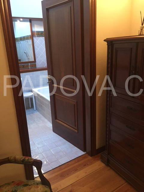 SOLO REFERENZIATI 

Scopri un'opportunità unica di vivere in un prestigioso appartamento mansarda...