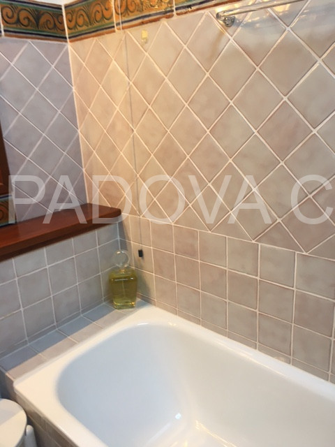 SOLO REFERENZIATI 

Scopri un'opportunità unica di vivere in un prestigioso appartamento mansarda...