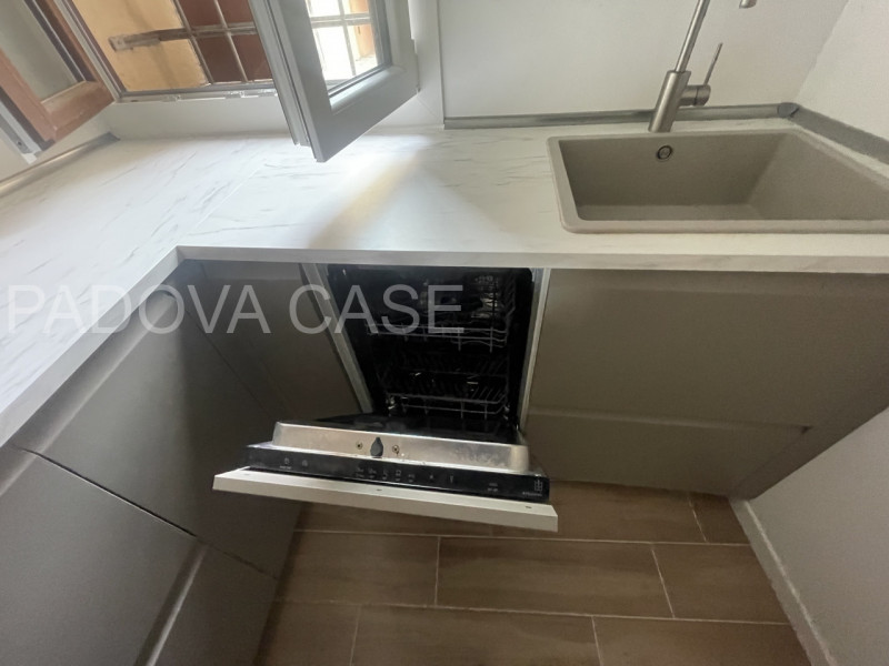 Scopri un grazioso appartamento bilocale in affitto nel cuore di Padova, situato nella comoda zon...