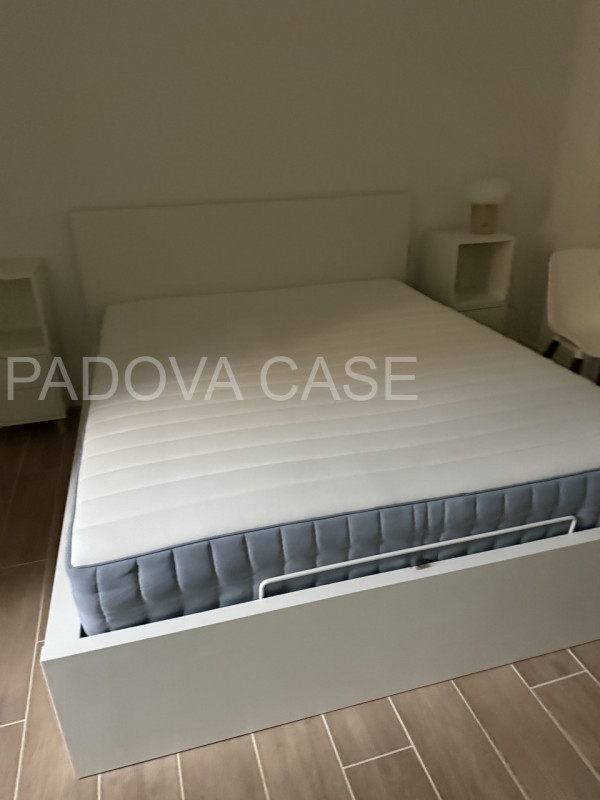 Scopri un grazioso appartamento bilocale in affitto nel cuore di Padova, situato nella comoda zon...