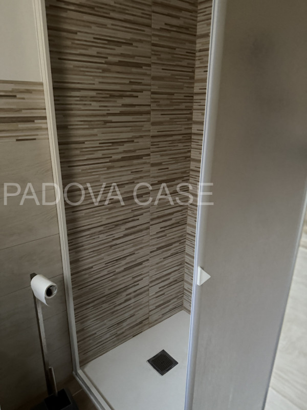 Scopri un grazioso appartamento bilocale in affitto nel cuore di Padova, situato nella comoda zon...