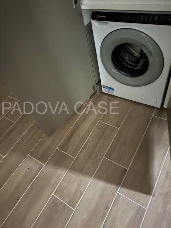 Scopri un grazioso appartamento bilocale in affitto nel cuore di Padova, situato nella comoda zon...