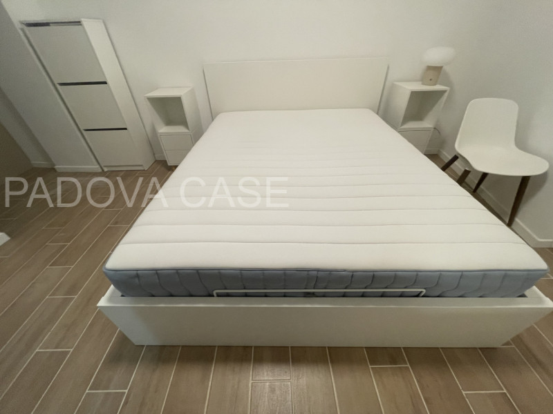 Scopri un grazioso appartamento bilocale in affitto nel cuore di Padova, situato nella comoda zon...