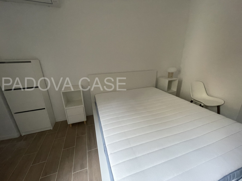 Scopri un grazioso appartamento bilocale in affitto nel cuore di Padova, situato nella comoda zon...