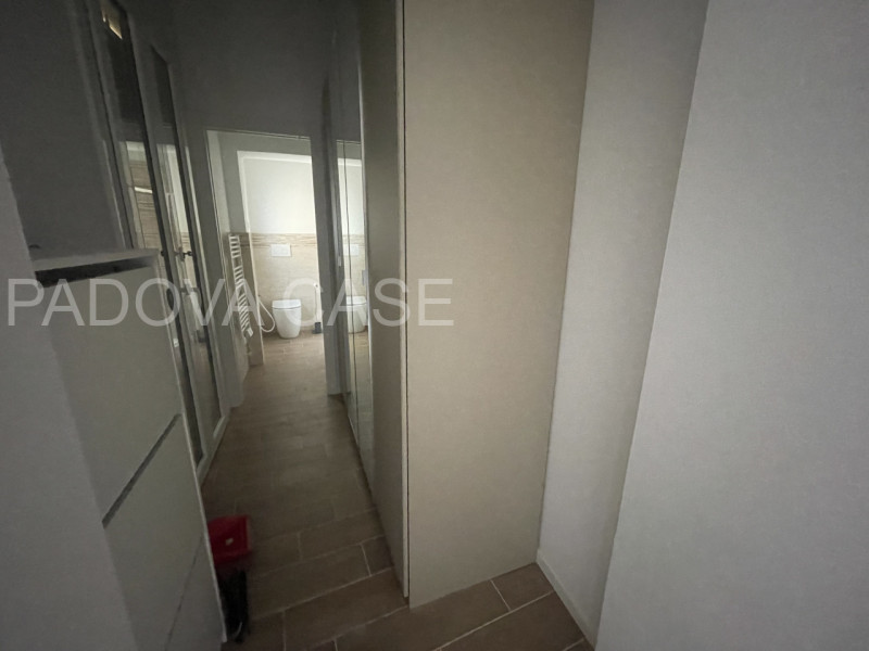 Scopri un grazioso appartamento bilocale in affitto nel cuore di Padova, situato nella comoda zon...