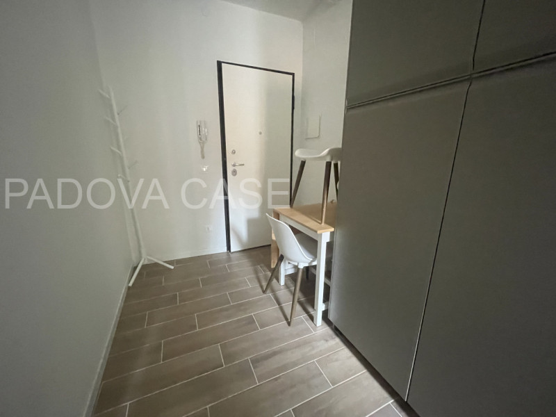 Scopri un grazioso appartamento bilocale in affitto nel cuore di Padova, situato nella comoda zon...