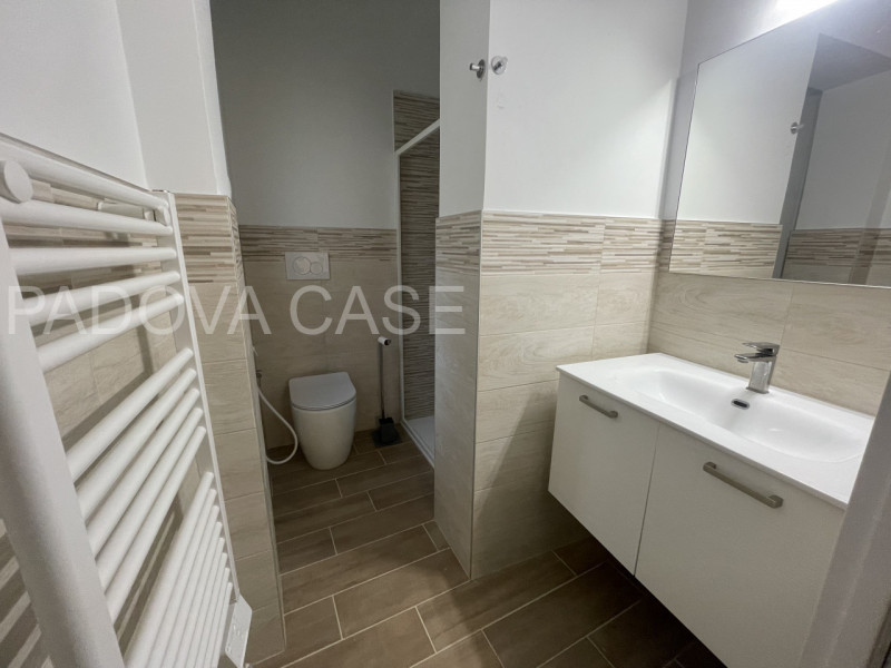 Scopri un grazioso appartamento bilocale in affitto nel cuore di Padova, situato nella comoda zon...