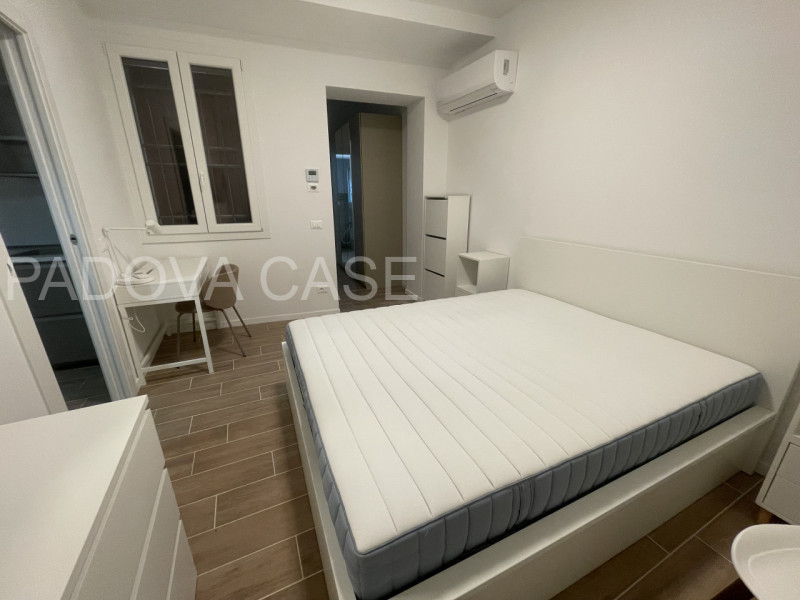 Scopri un grazioso appartamento bilocale in affitto nel cuore di Padova, situato nella comoda zon...