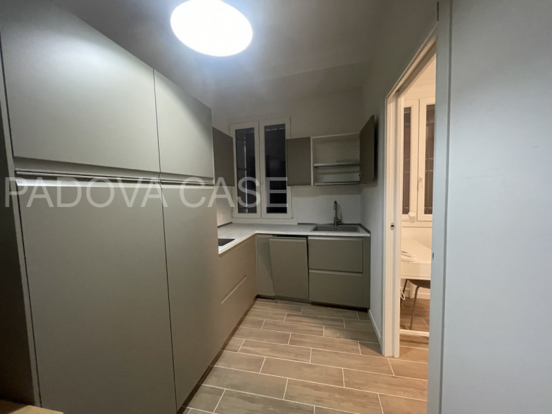 Scopri un grazioso appartamento bilocale in affitto nel cuore di Padova, situato nella comoda zon...