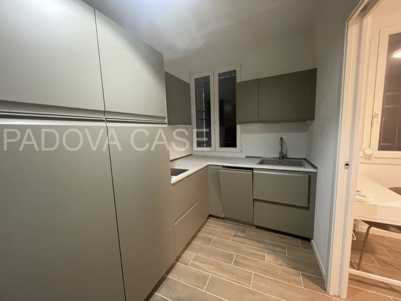 Scopri un grazioso appartamento bilocale in affitto nel cuore di Padova, situato nella comoda zon...