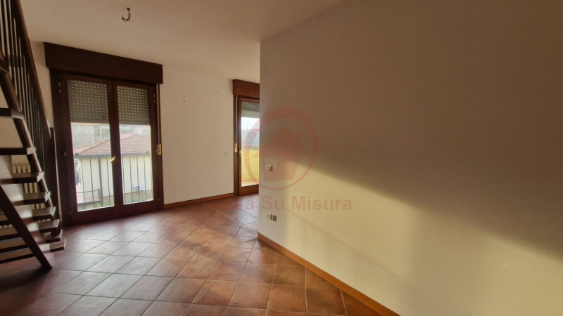 VIGODARZERE, CENTRO, RIF. A169: Casa Su Misura ha il piacere di proporvi appartamento su due live...