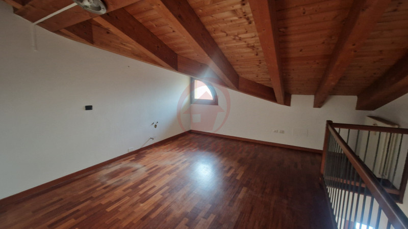 VIGODARZERE, CENTRO, RIF. A169: Casa Su Misura ha il piacere di proporvi appartamento su due live...