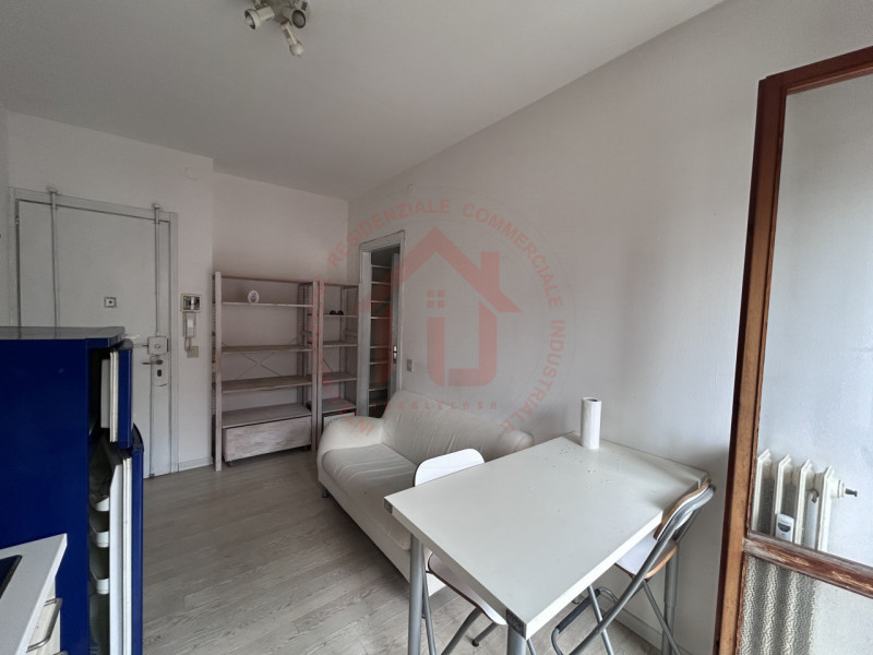 RIF: FR026 PADOVA - MADONNA PELLEGRINA Proponiamo in vendita mini appartamento di 40 mq al terzo ...