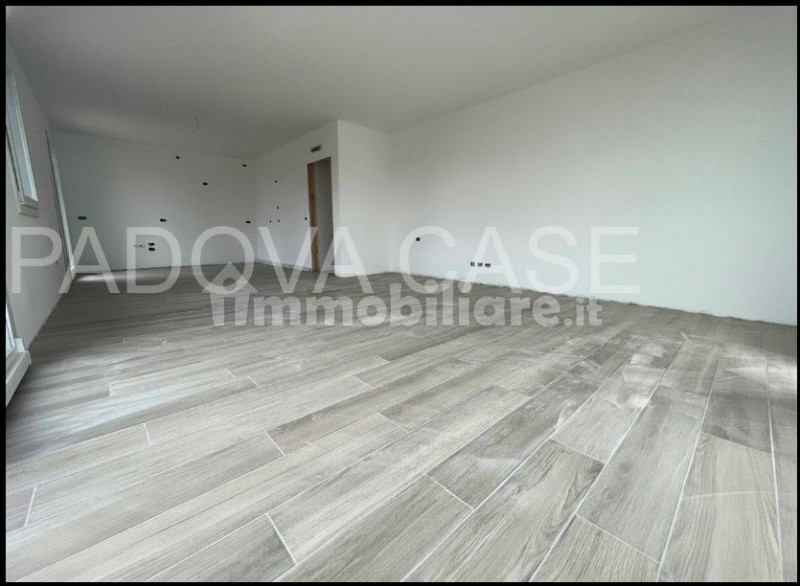 Nel cuore del tranquillo quartiere residenziale Bosco, nel comune di Rubano, proponiamo in vendit...