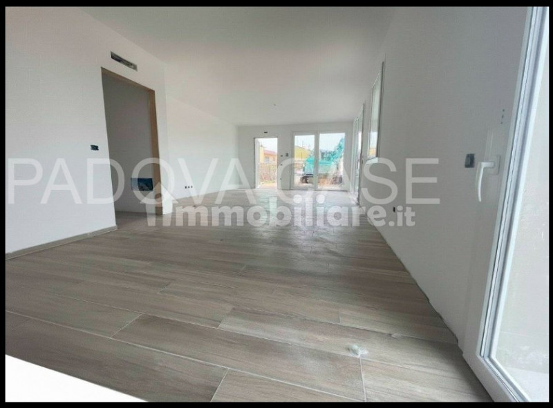 Nel cuore del tranquillo quartiere residenziale Bosco, nel comune di Rubano, proponiamo in vendit...