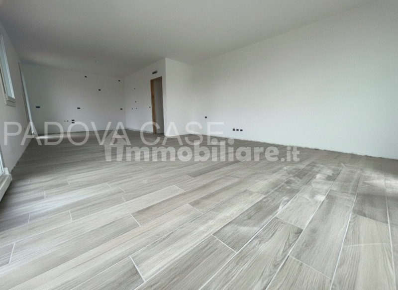 Nel cuore del tranquillo quartiere residenziale Bosco, nel comune di Rubano, proponiamo in vendit...