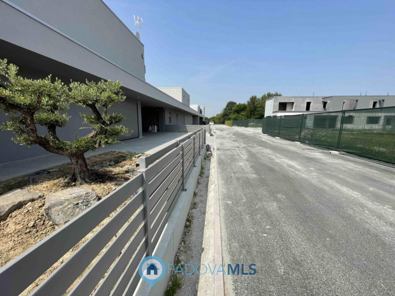 Immobile in esclusiva al Gruppo Padova MLS

Splendida villa bifamiliare ad uso abitativo situata ...