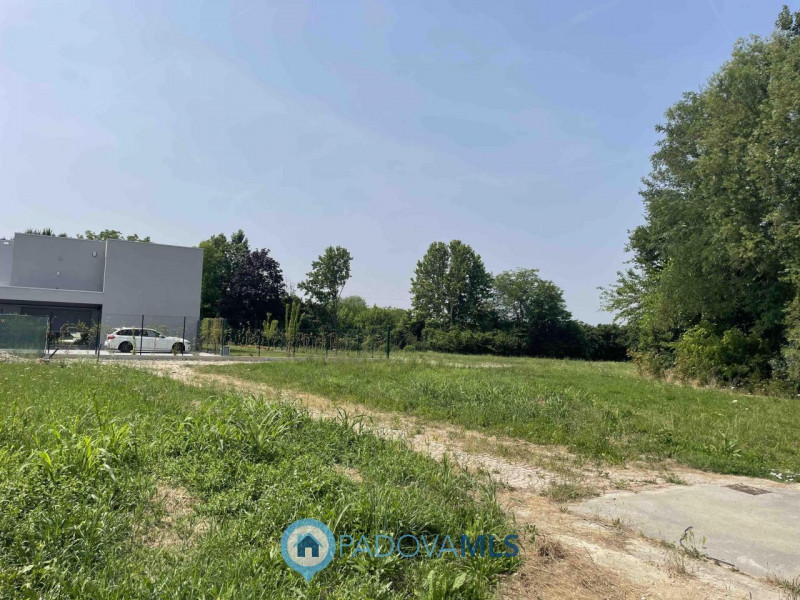 Immobile in esclusiva al Gruppo Padova MLS

Splendida villa bifamiliare ad uso abitativo situata ...