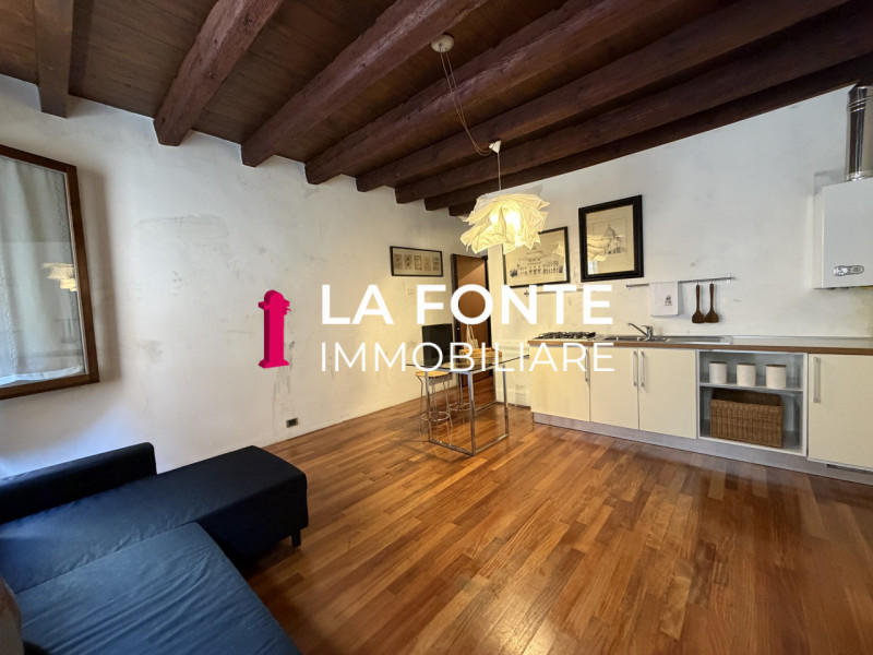 Si richiede una e-mail con le vostre referenze, i vostri contatti e una vostra disponibilità prim...