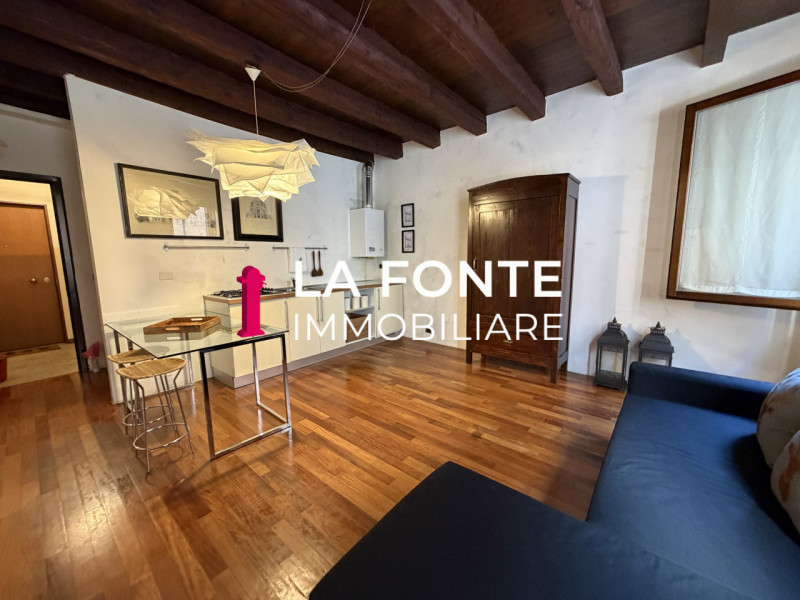 Si richiede una e-mail con le vostre referenze, i vostri contatti e una vostra disponibilità prim...