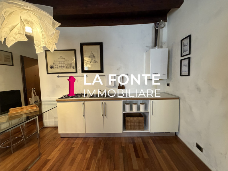 Si richiede una e-mail con le vostre referenze, i vostri contatti e una vostra disponibilità prim...