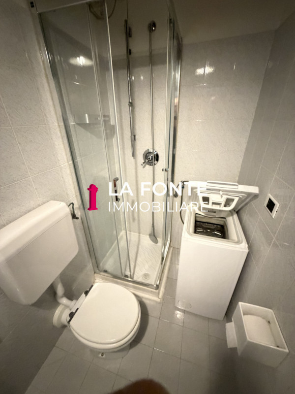 Si richiede una e-mail con le vostre referenze, i vostri contatti e una vostra disponibilità prim...