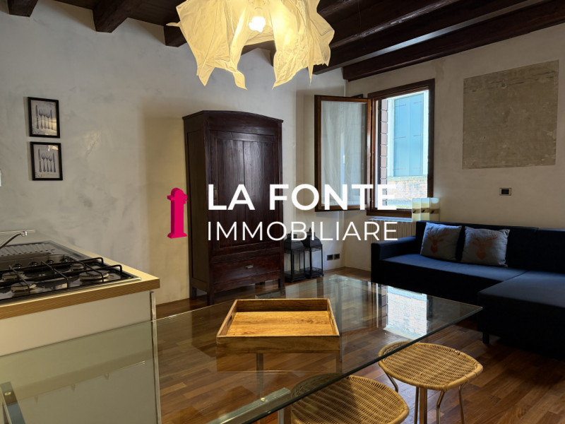 Si richiede una e-mail con le vostre referenze, i vostri contatti e una vostra disponibilità prim...