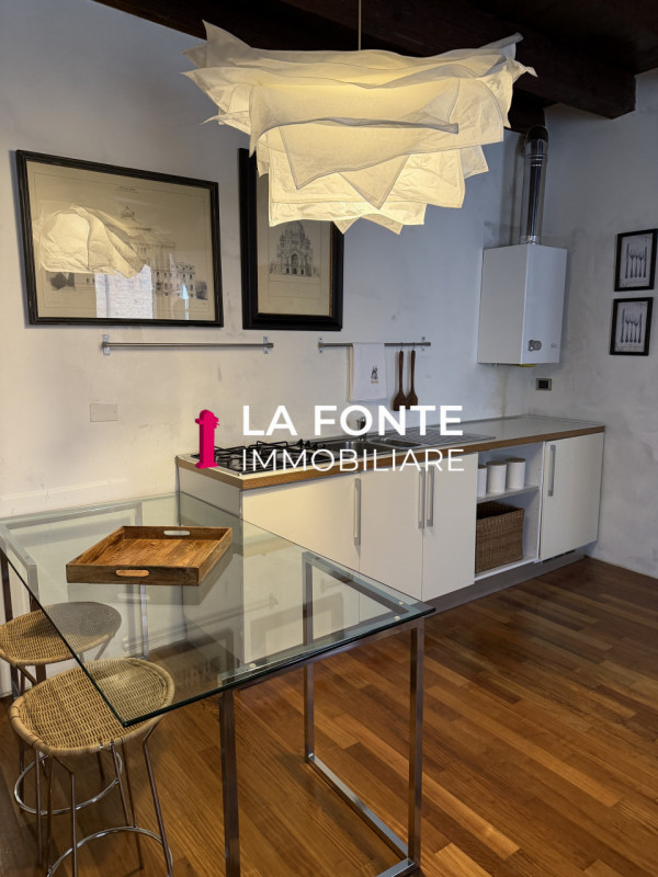 Si richiede una e-mail con le vostre referenze, i vostri contatti e una vostra disponibilità prim...