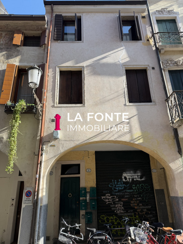 Si richiede una e-mail con le vostre referenze, i vostri contatti e una vostra disponibilità prim...