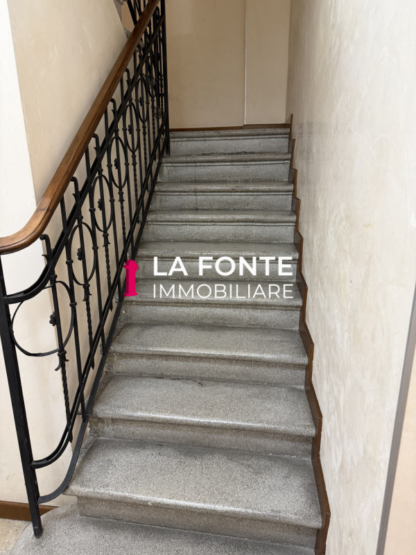 Si richiede una e-mail con le vostre referenze, i vostri contatti e una vostra disponibilità prim...