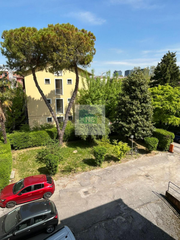 In una delle zone più ricercate di Padova, precisamente nel quartiere Ognissanti, proponiamo in v...