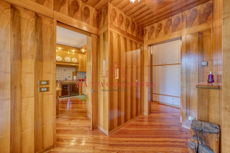 CRESPANO DEL GRAPPA: Porzione di bifamiliare in verticale, composta di ingresso indipendente, sog...