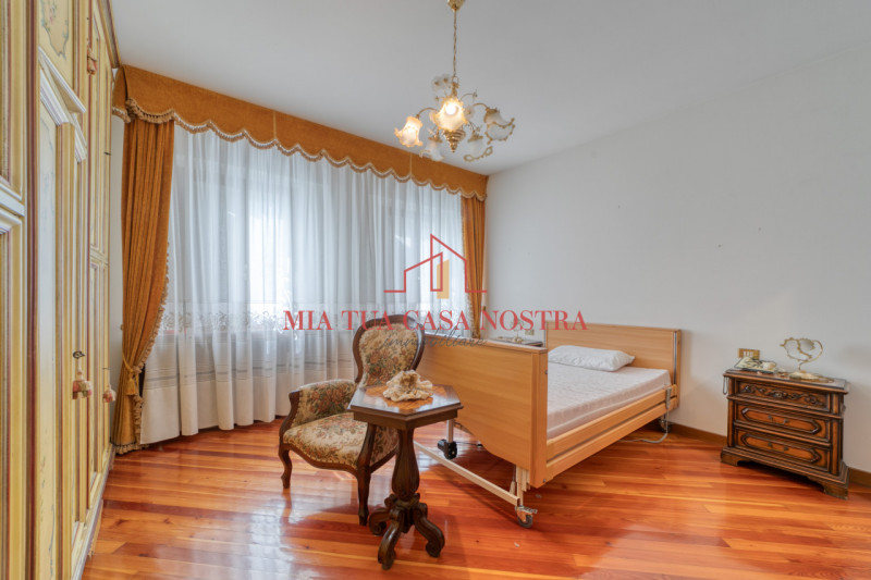 CRESPANO DEL GRAPPA: Porzione di bifamiliare in verticale, composta di ingresso indipendente, sog...