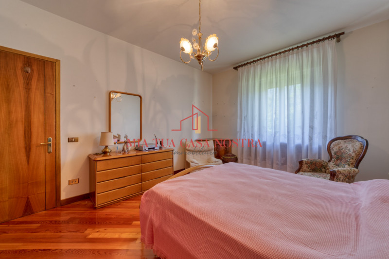 CRESPANO DEL GRAPPA: Porzione di bifamiliare in verticale, composta di ingresso indipendente, sog...